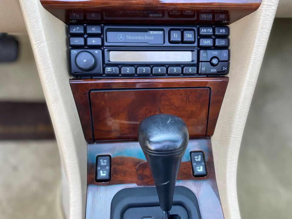 1994 Mercedes-Benz E320