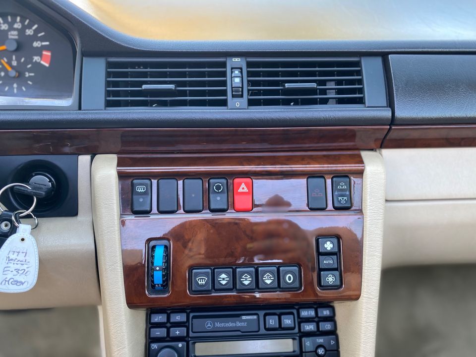 1994 Mercedes-Benz E320