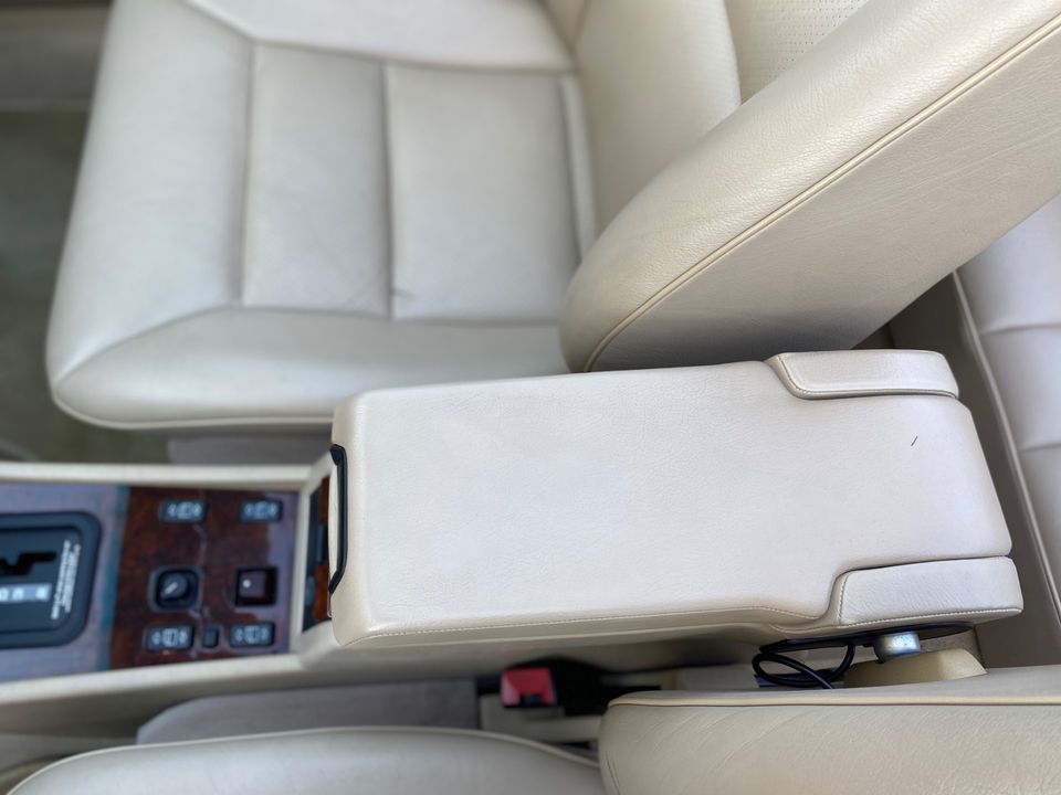 1994 Mercedes-Benz E320