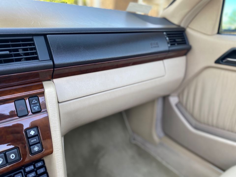 1994 Mercedes-Benz E320