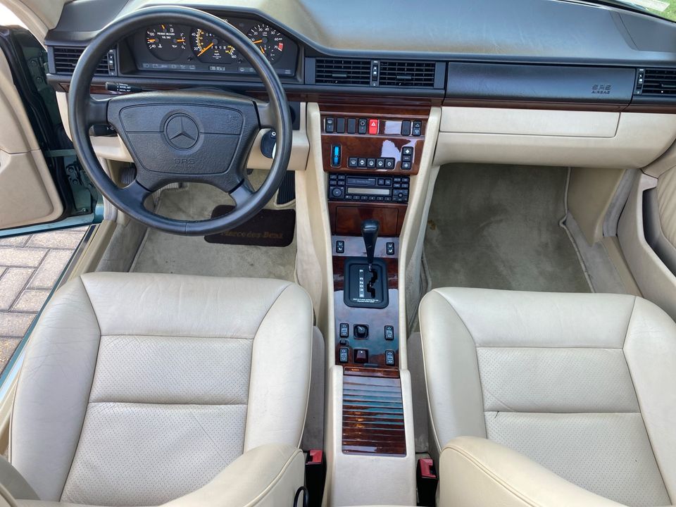 1994 Mercedes-Benz E320
