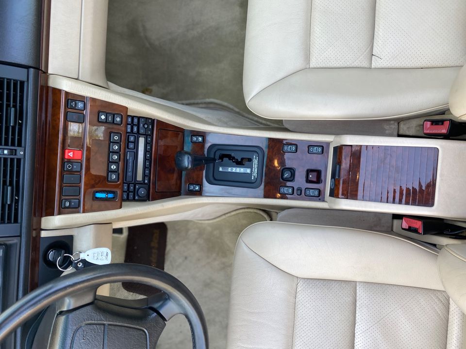 1994 Mercedes-Benz E320