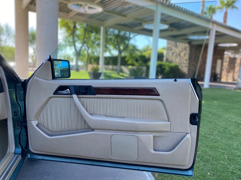 1994 Mercedes-Benz E320