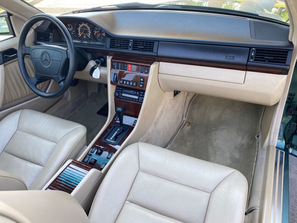 1994 Mercedes-Benz E320