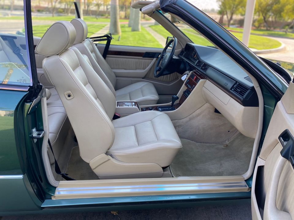 1994 Mercedes-Benz E320