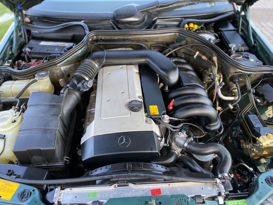 1994 Mercedes-Benz E320
