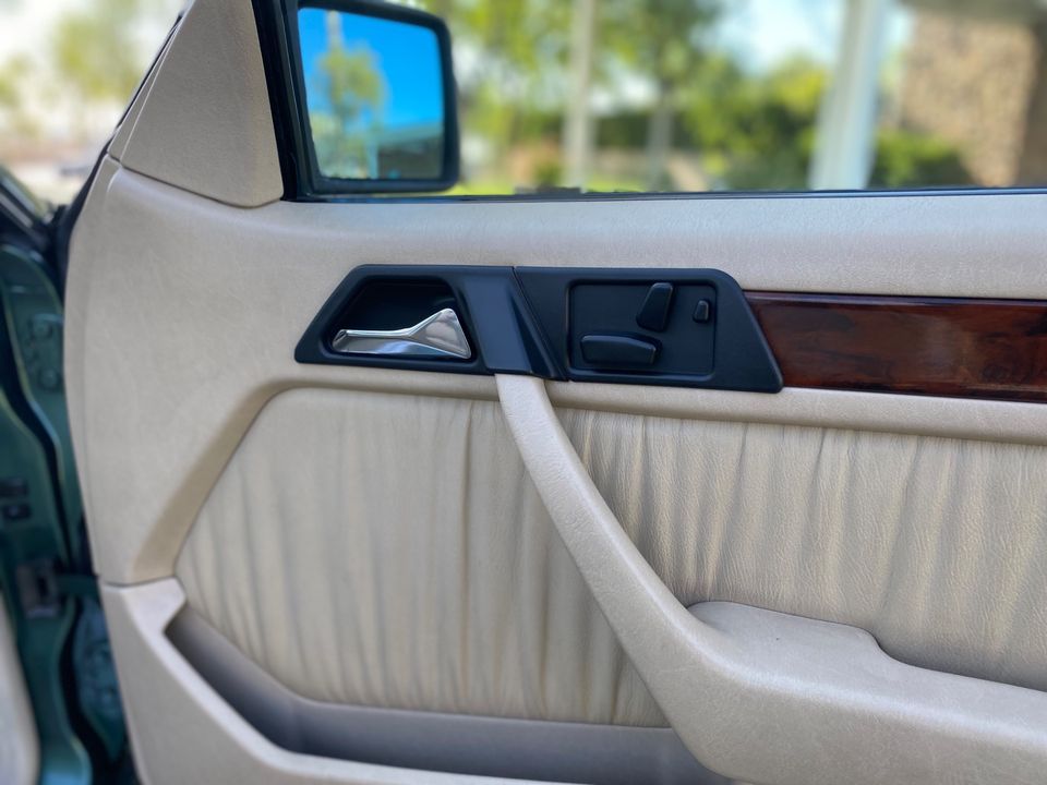 1994 Mercedes-Benz E320