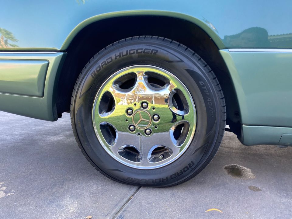 1994 Mercedes-Benz E320