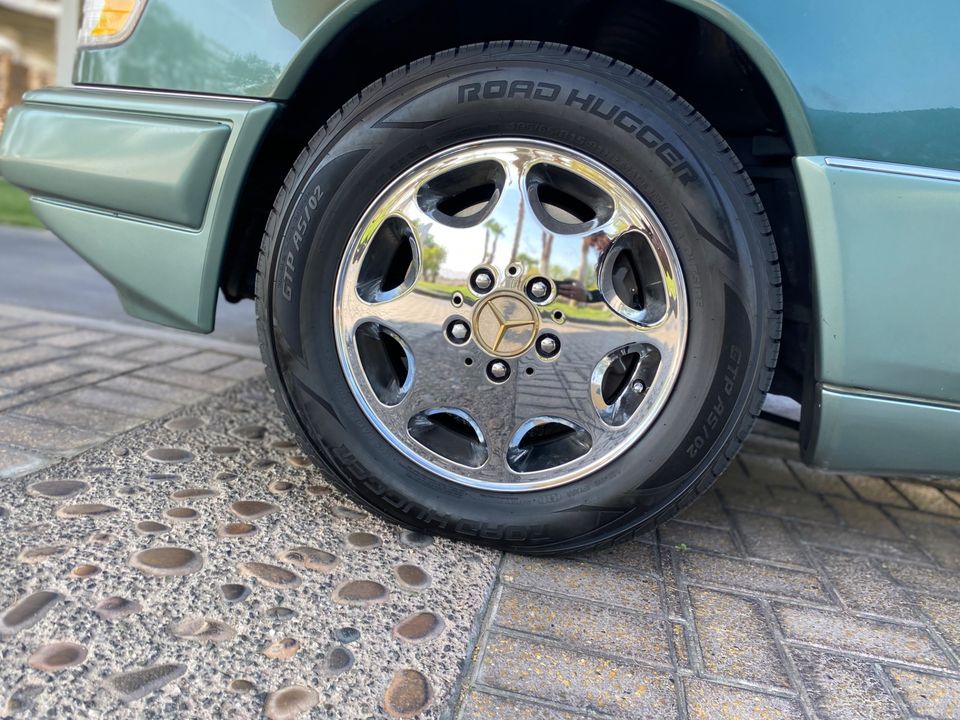 1994 Mercedes-Benz E320