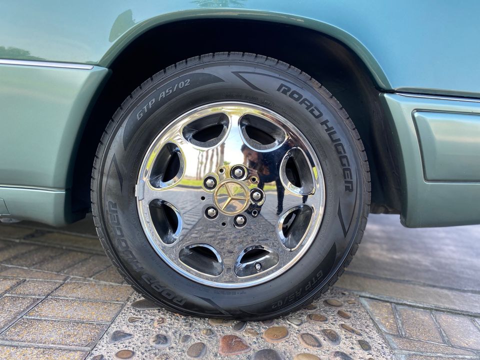 1994 Mercedes-Benz E320
