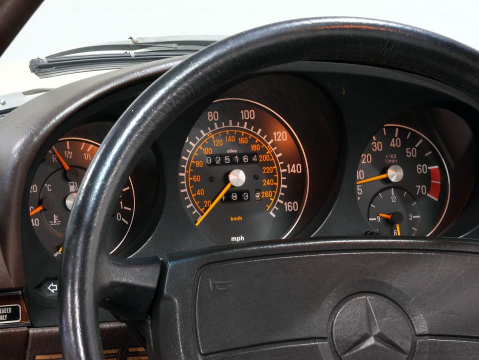 1987 Mercedes-Benz 560 SL