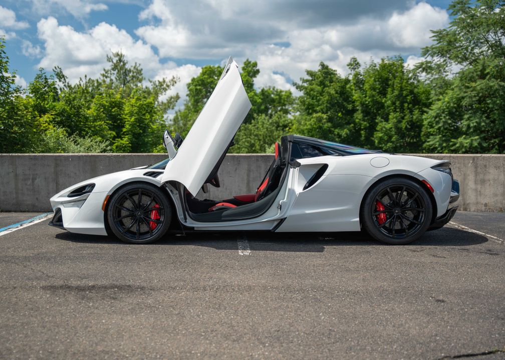 2025 McLaren Artura Spider
