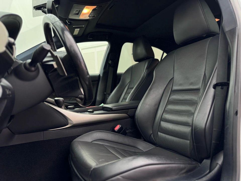 2016 Lexus IS