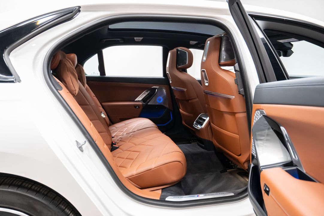2023 BMW i7