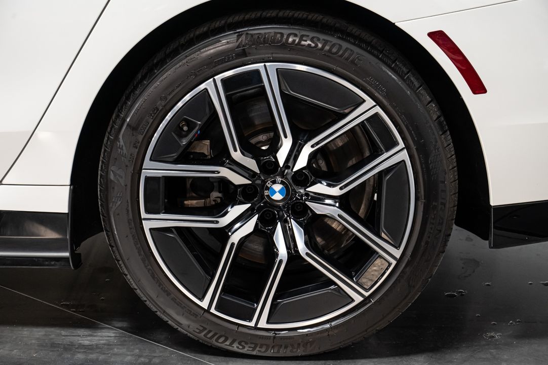 2023 BMW i7