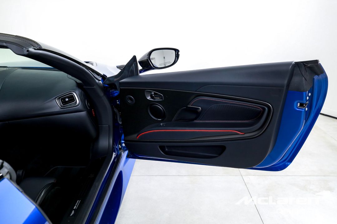 2023 Aston Martin DBS