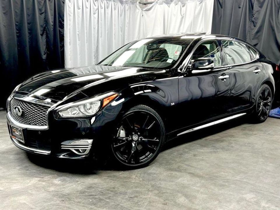 2015 INFINITI Q70L 5.6