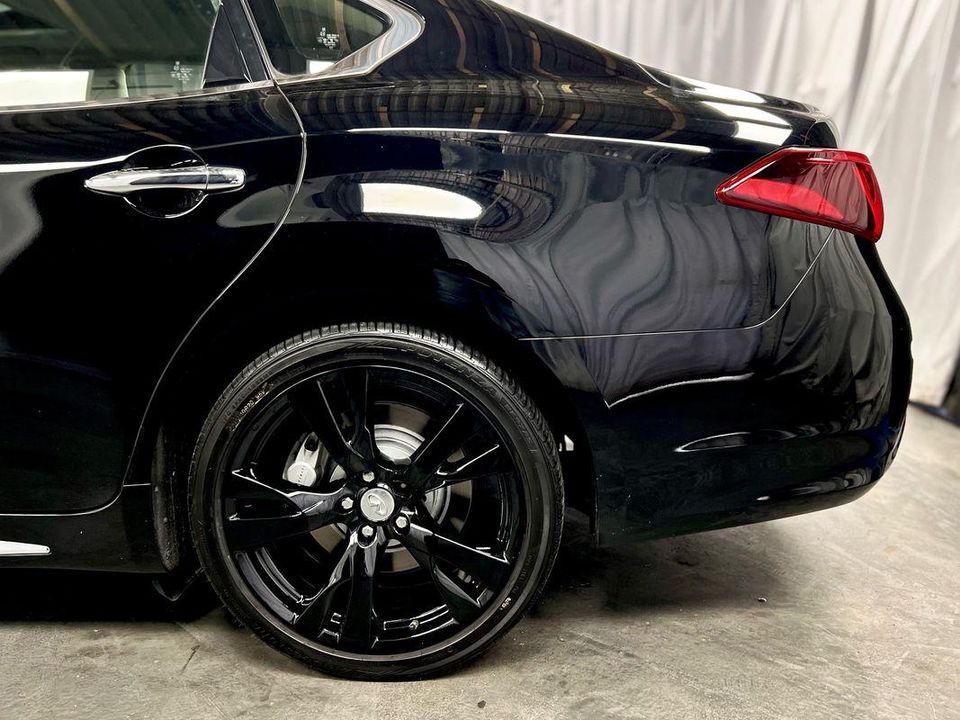 2015 INFINITI Q70L 5.6