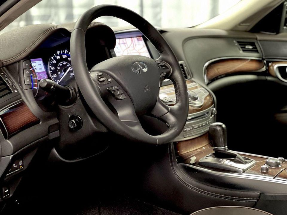 2015 INFINITI Q70L 5.6