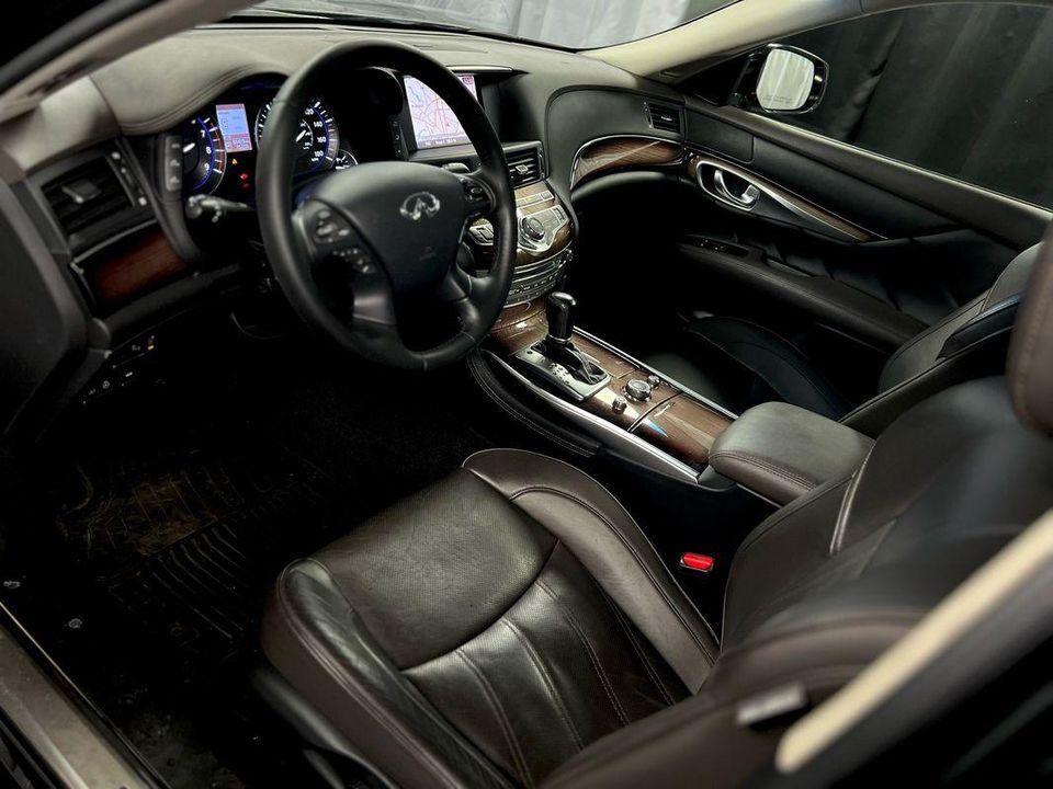 2015 INFINITI Q70L 5.6