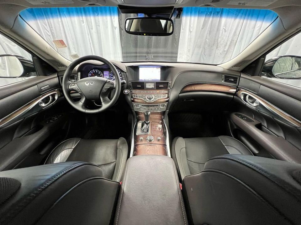 2015 INFINITI Q70L 5.6