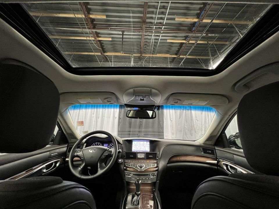 2015 INFINITI Q70L 5.6