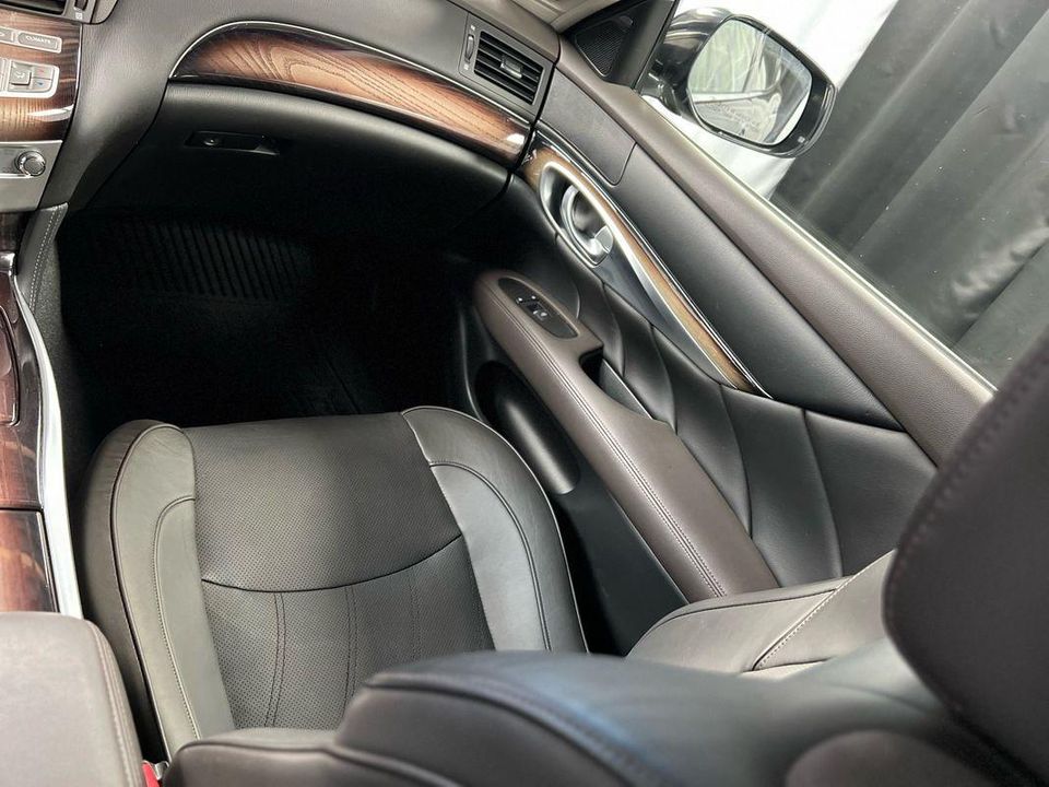 2015 INFINITI Q70L 5.6