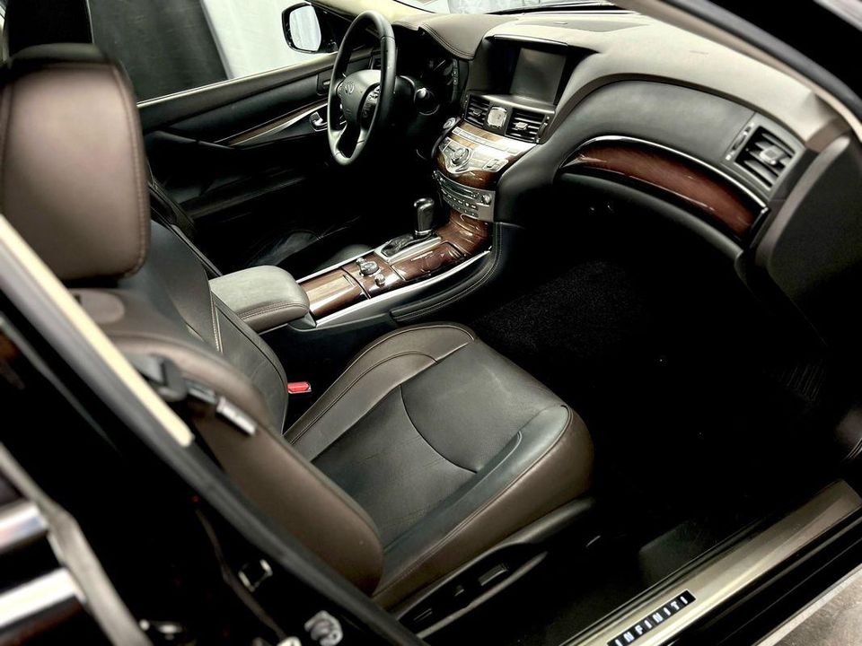 2015 INFINITI Q70L 5.6