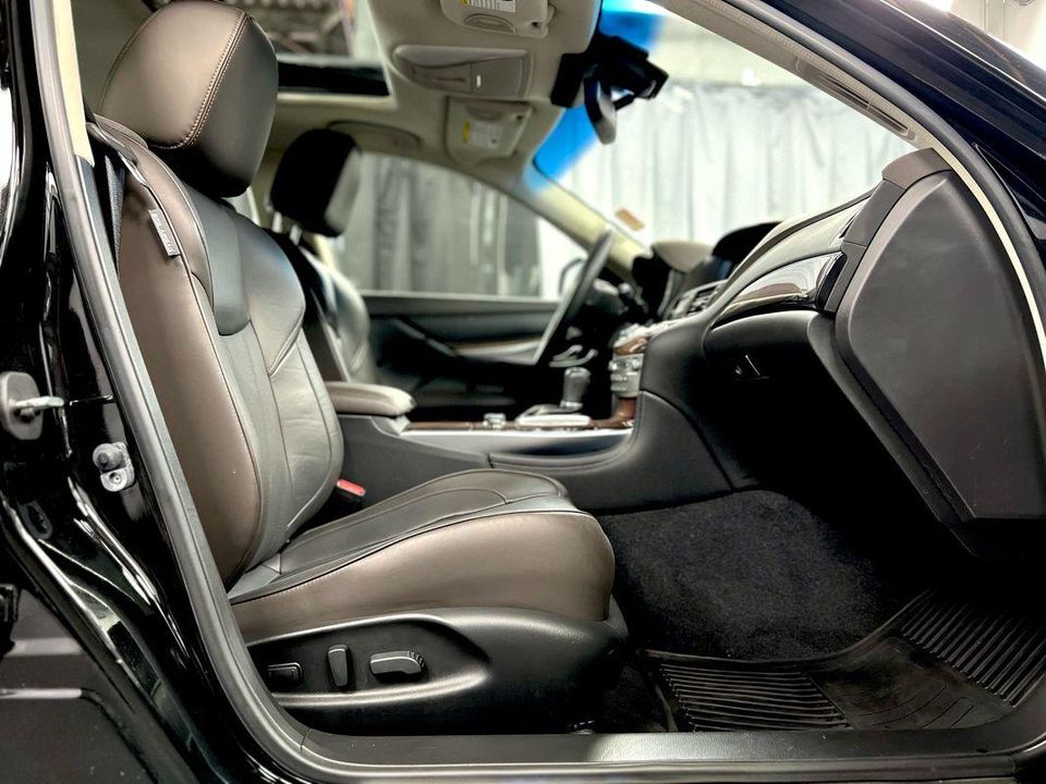 2015 INFINITI Q70L 5.6