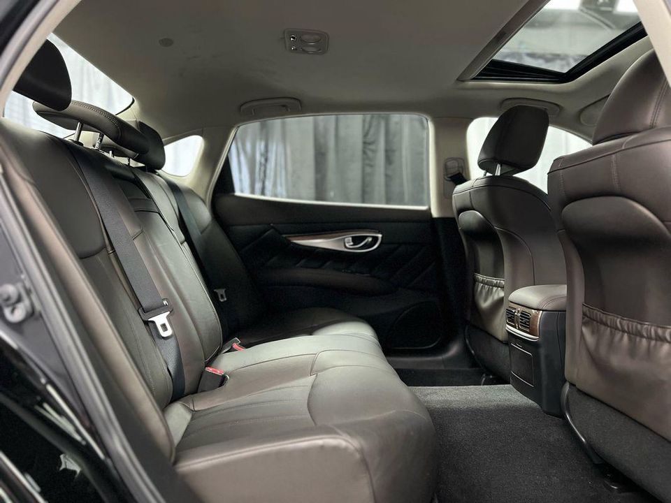 2015 INFINITI Q70L 5.6