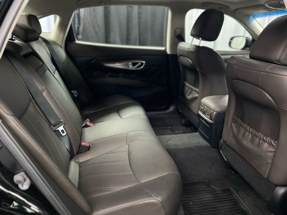 2015 INFINITI Q70L 5.6