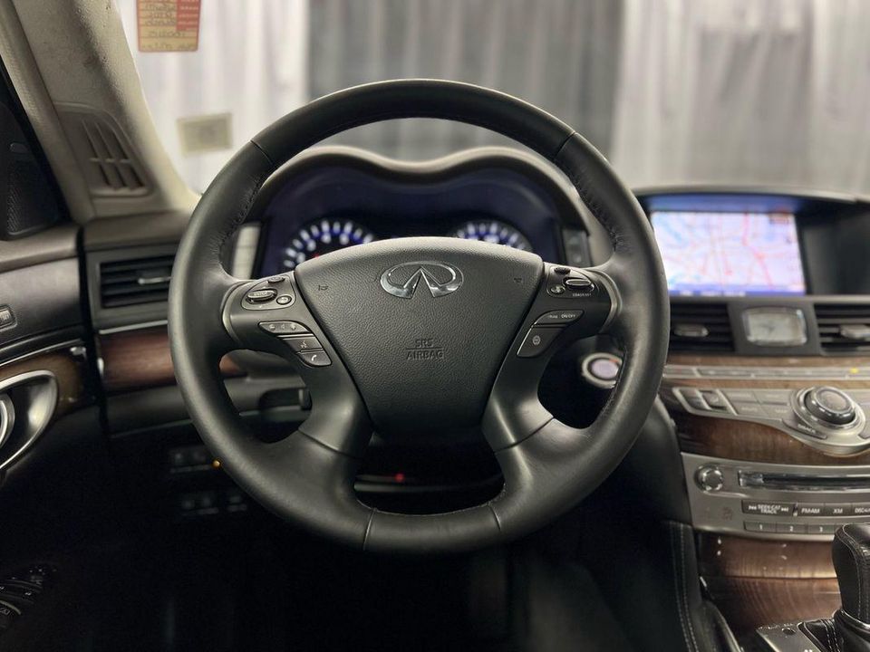 2015 INFINITI Q70L 5.6