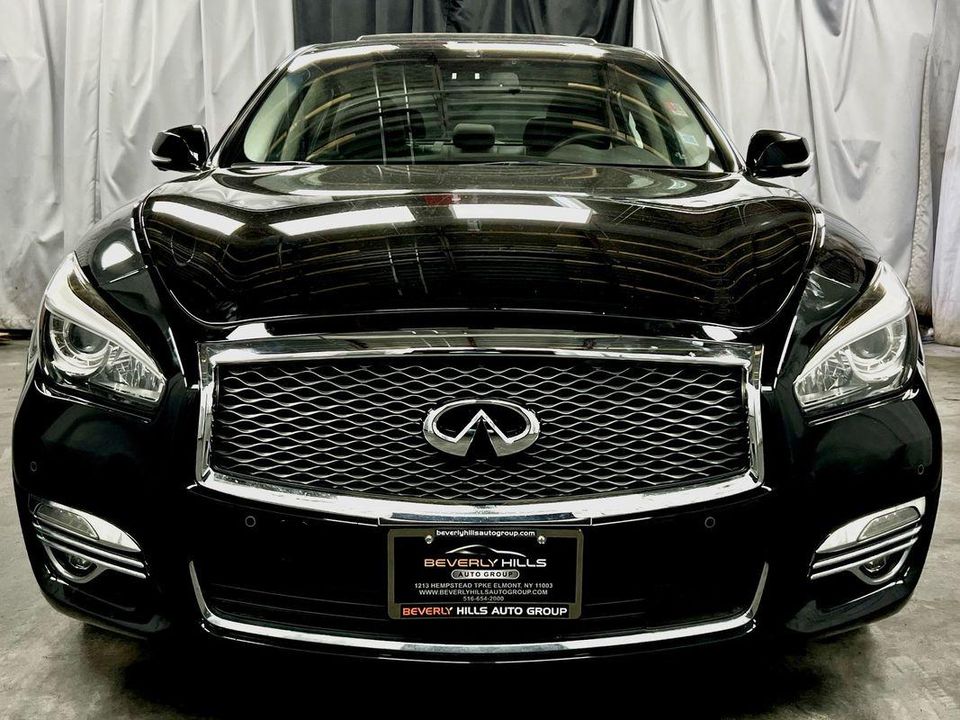 2015 INFINITI Q70L 5.6