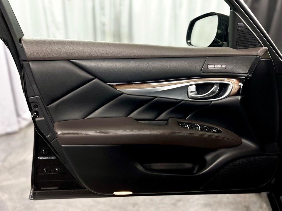 2015 INFINITI Q70L 5.6