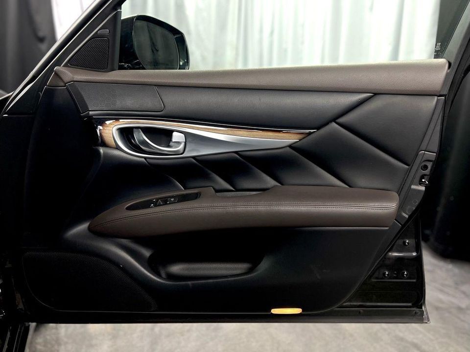 2015 INFINITI Q70L 5.6