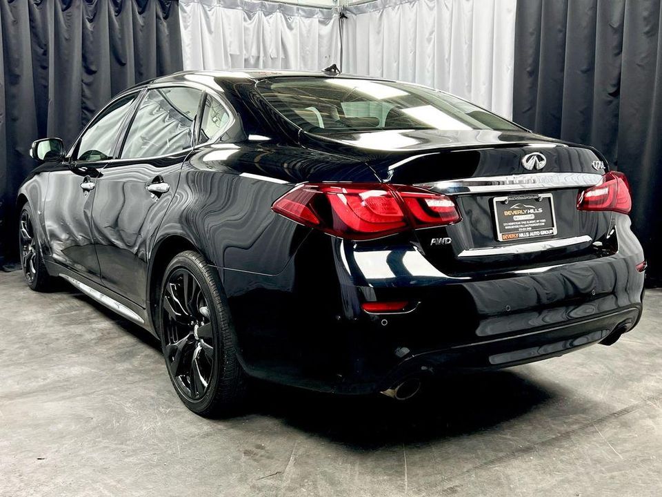 2015 INFINITI Q70L 5.6