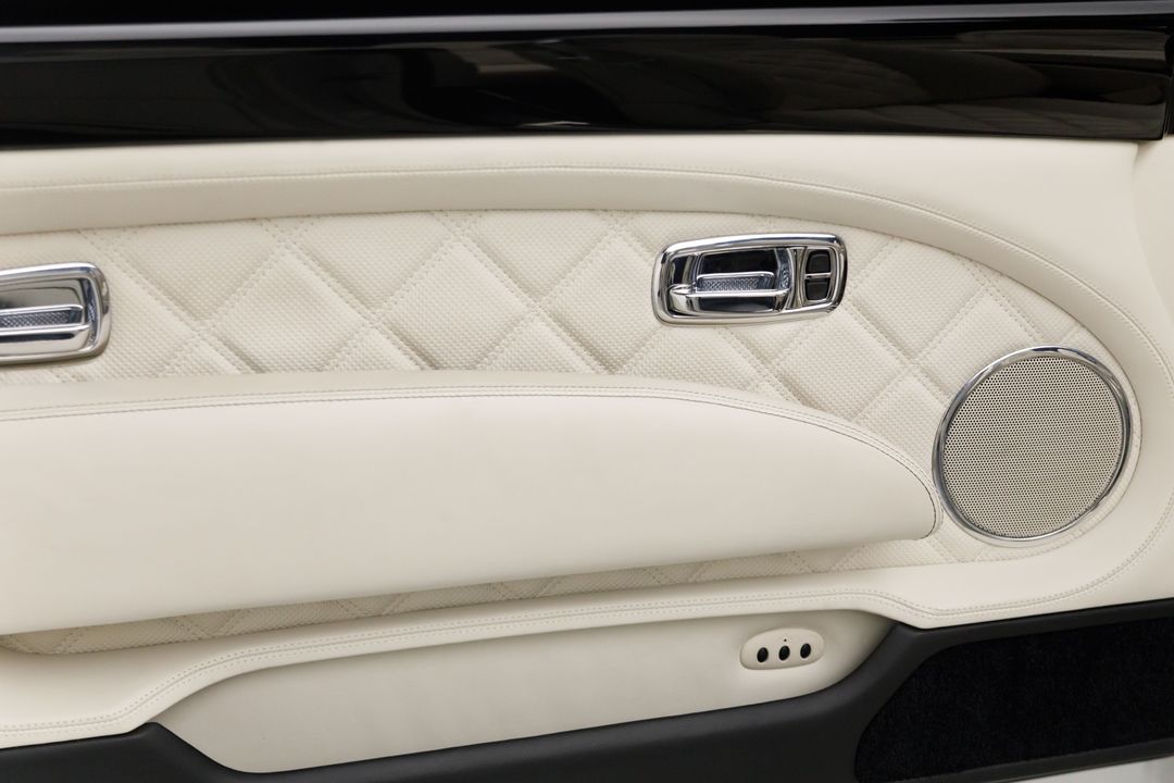 2010 Bentley Azure T 1 of 80