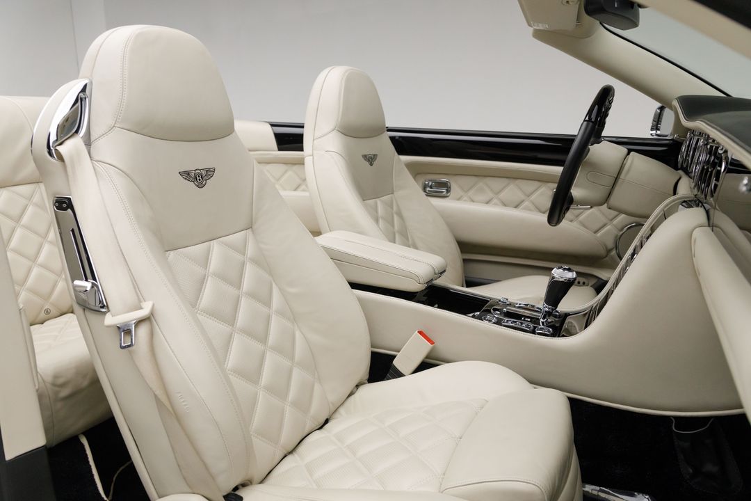 2010 Bentley Azure T 1 of 80