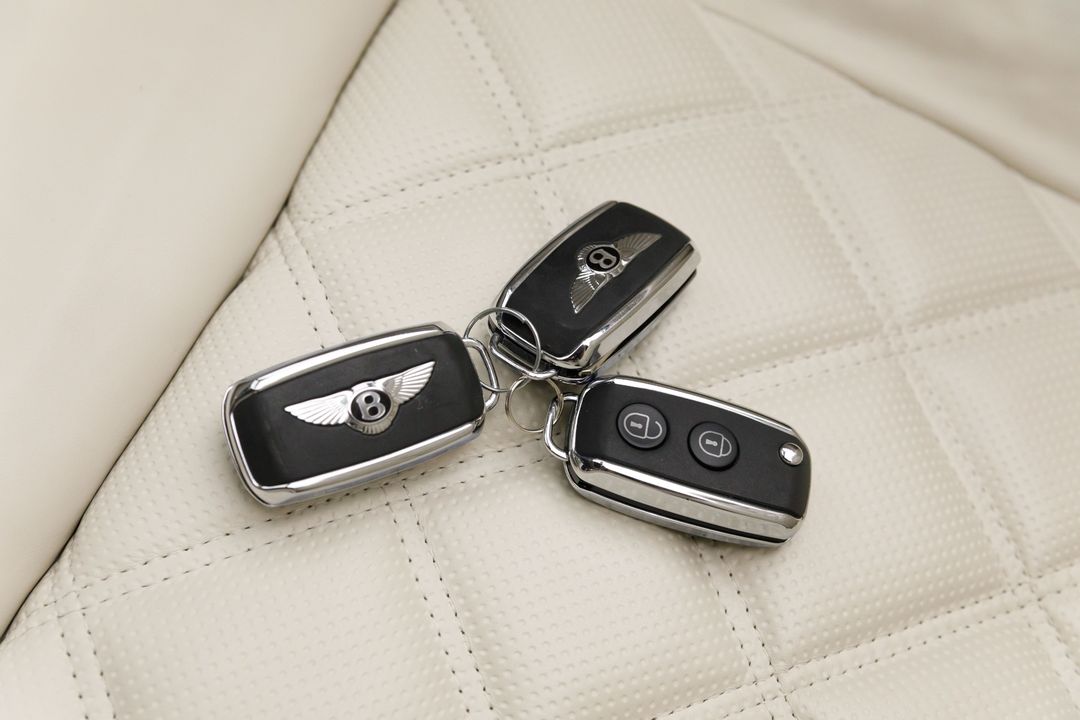 2010 Bentley Azure T 1 of 80