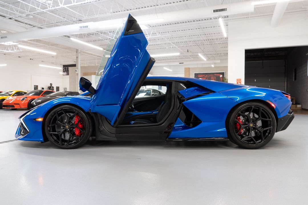 2024 Lamborghini Revuelto