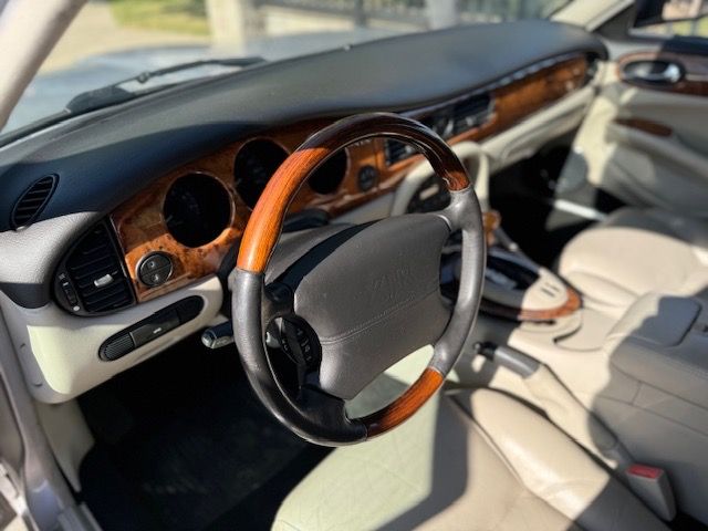 2002 Jaguar XJR