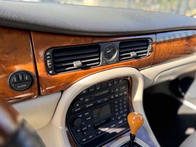 2002 Jaguar XJR
