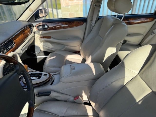 2002 Jaguar XJR