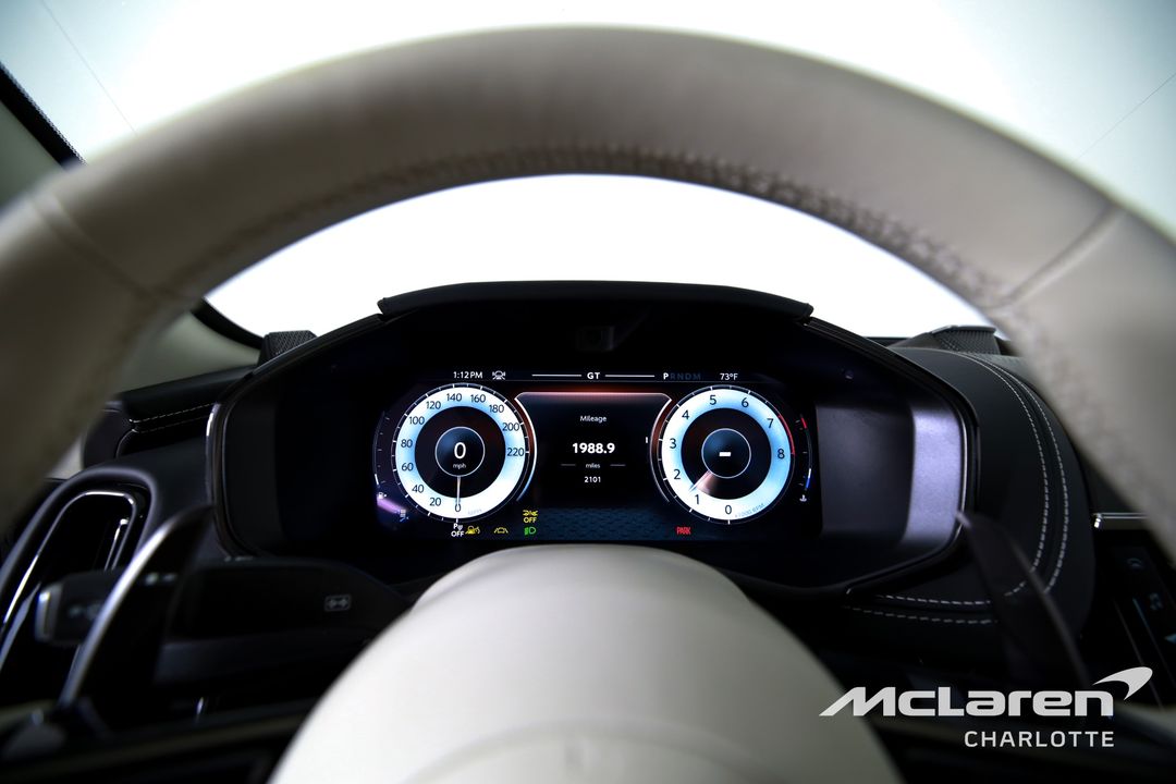 2025 Aston Martin DBX