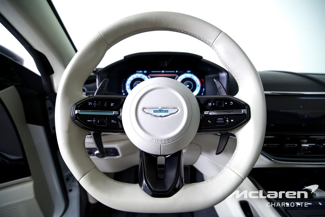2025 Aston Martin DBX