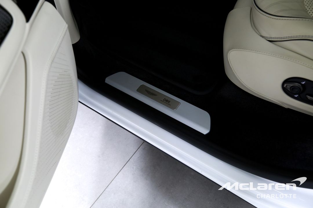 2025 Aston Martin DBX
