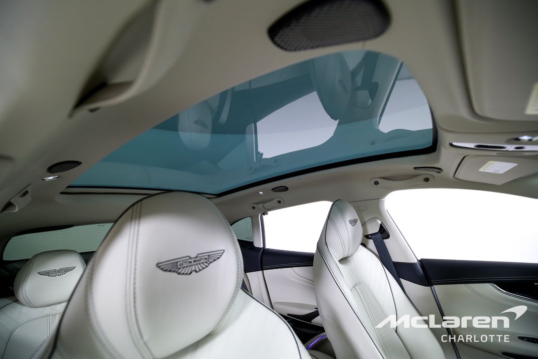 2025 Aston Martin DBX