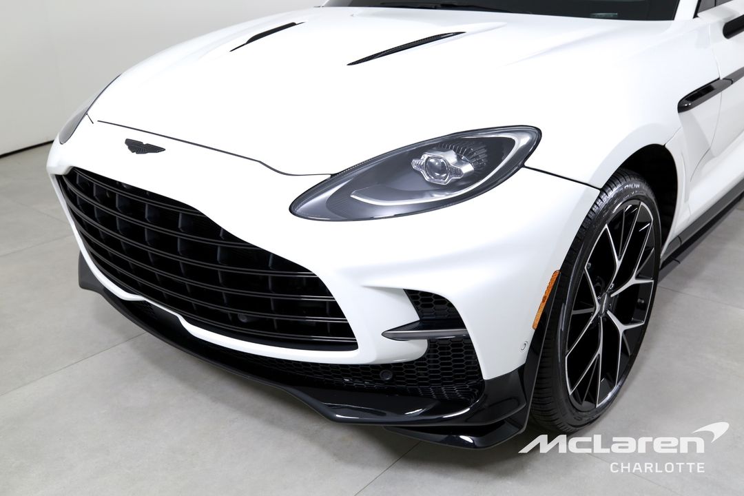 2025 Aston Martin DBX