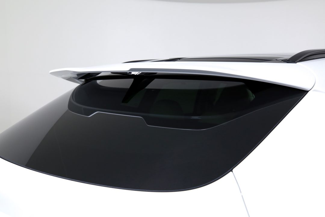 2025 Aston Martin DBX