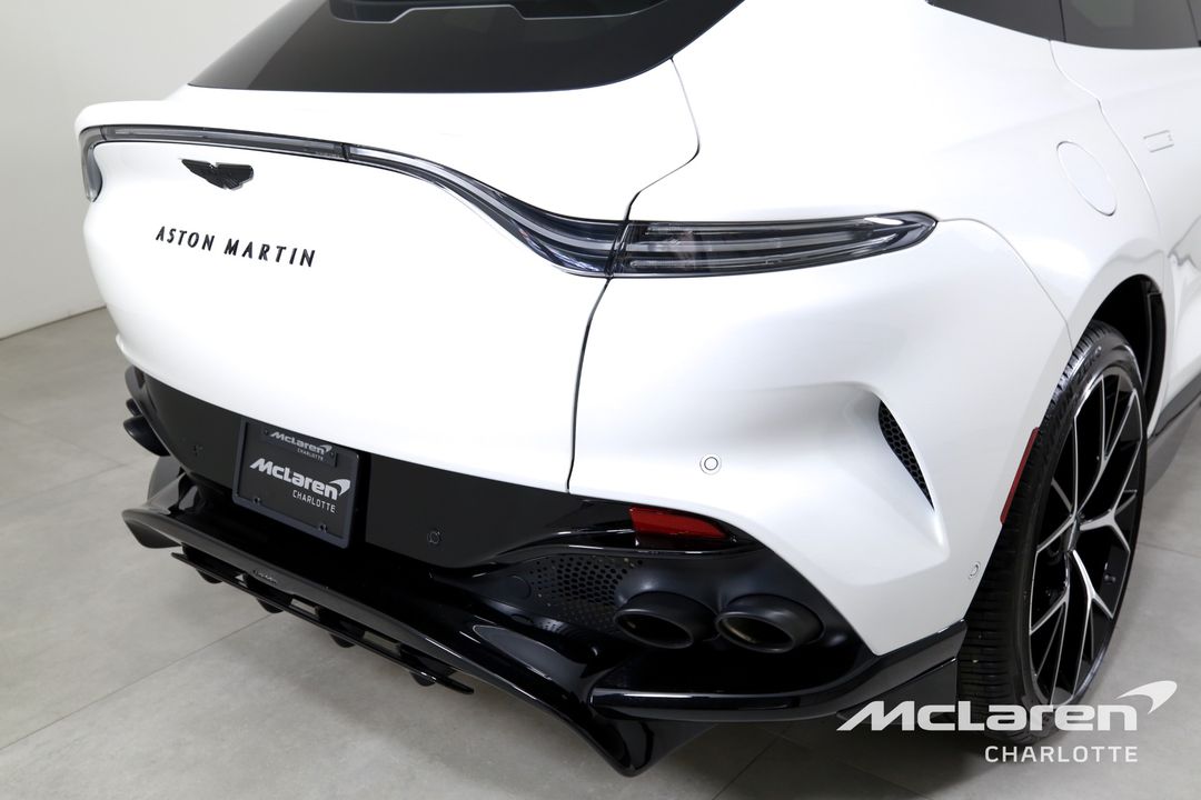 2025 Aston Martin DBX